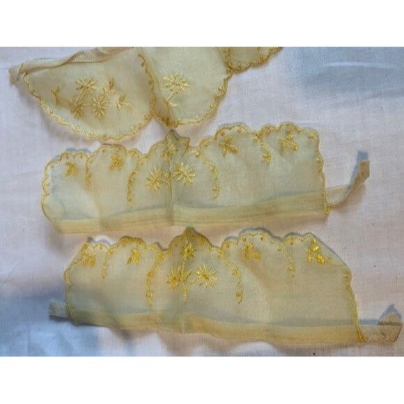 Vintage Yellow embroidery collar and cuff trim set - Picture 2 of 9